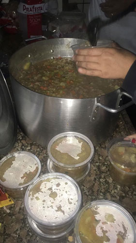 Divulgação - Foram preparadas 50 marmitas de sopa