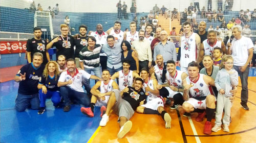 Divulgação - Equipe de basquete adulto foi campeã nos Jogos Regionais de Assis