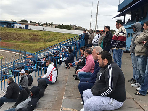 AssisCity - Torcedores encararam a manhã fria neste domingo e compareceram ao Estádio Tonicão