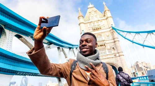 Divulgação - Fotógrafo possui oportunidades para ir atrás dos seus cliques, inclusive realizar a cobertura fotográfica de acontecimentos importantes em outros países