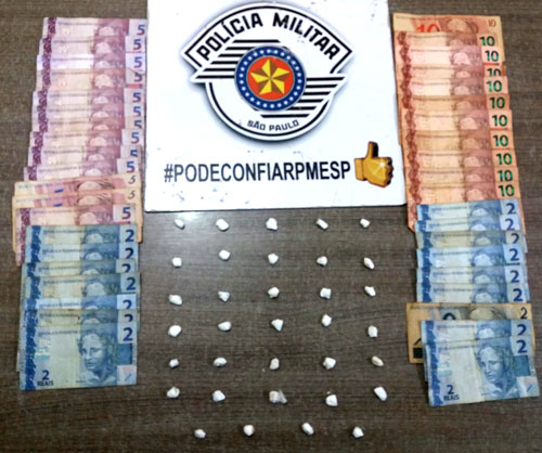 Divulgação - Dinheiro e drogas apreendidas pela Força Tática da PM em Assis Divulgação - Dinheiro e drogas apreendidas pela Força Tática da PM em Assis