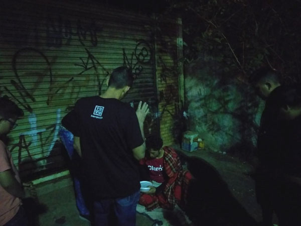 Divulgação - Ao todo foram distribuídas 20 marmitas para moradores em situação de rua em Assis