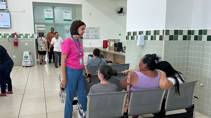 Divulgação - Secretária de Saúde de Assis, Cristiane Silvério, em visita recente à UPA - FOTO: Divulgação/Arquivo