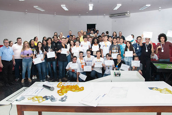 Divulgação - Torneio contou com a presença dos pais, familiares e dos coordenadores e idealizadores do evento Divulgação - Torneio contou com a presença dos pais, familiares e dos coordenadores e idealizadores do evento
