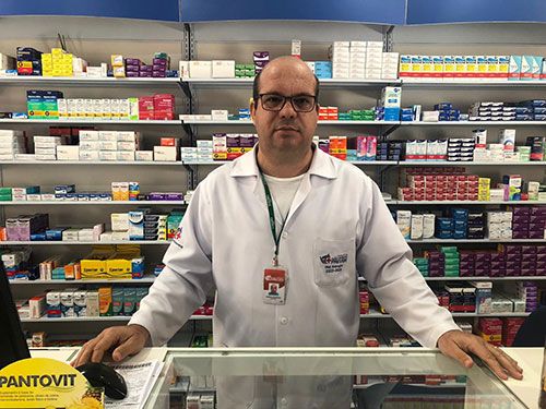 Ronivaldo Antônio Arruda é o farmacêutico responsável pela unidade Ronivaldo Antônio Arruda é o farmacêutico responsável pela unidade