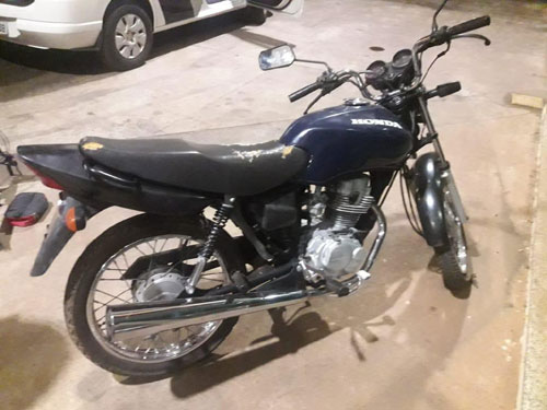divulgação Polícia Militar - A moto estava sem a placa, mas com o número do chassi foi feita a sua identificação divulgação Polícia Militar - A moto estava sem a placa, mas com o número do chassi foi feita a sua identificação