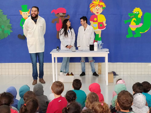 Divulgação - Química da FEMA participou da Semana do Folclore da EMEI Divulgação - Química da FEMA participou da Semana do Folclore da EMEI