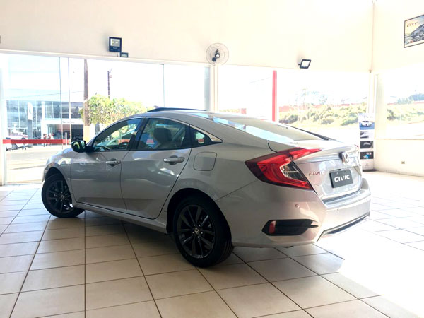 Divulgação - Honda Civic é um sucesso de vendas, pois alia conforto, segurança e modernidade Divulgação - Honda Civic é um sucesso de vendas, pois alia conforto, segurança e modernidade
