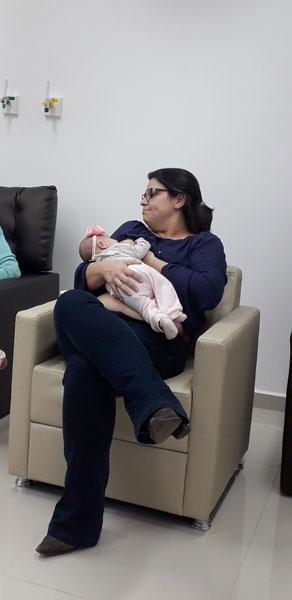 Divulgação - Debora Oliveira Miranda diz que não tinha ideia de como o curso de amamentação iria ajudá-la tanto Divulgação - Debora Oliveira Miranda diz que não tinha ideia de como o curso de amamentação iria ajudá-la tanto