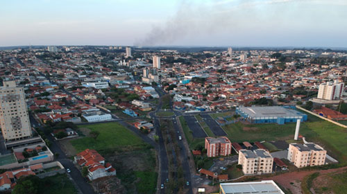 José Carricondo - Fogo foi visto do centro da cidade por volta das 18 horas José Carricondo - Fogo foi visto do centro da cidade por volta das 18 horas