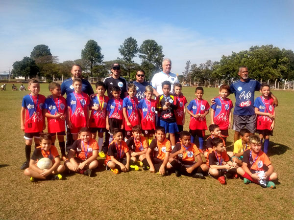 Divulgação - Equipes campeã e vice na categoria sub 9