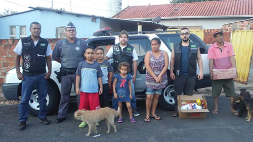 divulgação - Foram doadas duas cestas básicas para famílias carentes