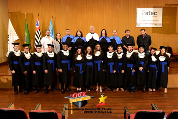 Divulgação - Quinta turma de Gestão Comercial da FATEC Assis durante cerimônia de colação de grau Divulgação - Quinta turma de Gestão Comercial da FATEC Assis durante cerimônia de colação de grau