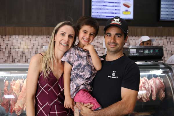 Vanessa Lucianetti ao lado do filho e marido Vanessa Lucianetti ao lado do filho e marido