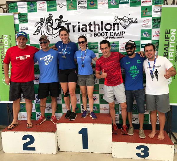 Divulgação - Atletas de Assis durante competição de triathlon em Marília