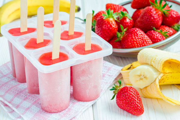 Divulgação - Picolés de frutas caseiros são escolhas saudáveis que ajudam a refrescar, hidratam o organismo e ainda fornecem boas quantidades de vitaminas e minerais Divulgação - Picolés de frutas caseiros são escolhas saudáveis que ajudam a refrescar, hidratam o organismo e ainda fornecem boas quantidades de vitaminas e minerais