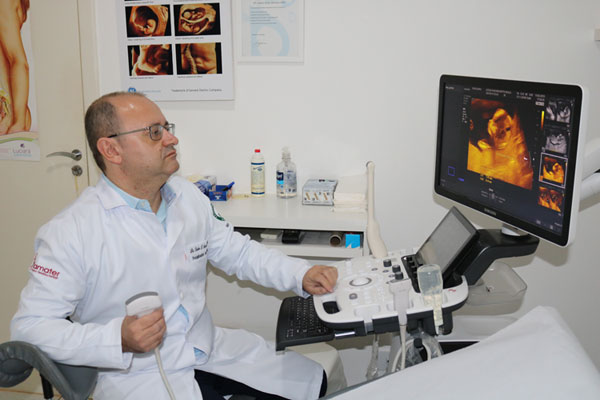 AssisCity - Médico Carlos Izaias Sartorão Filho utiliza os novos equipamentos na sua especialidade de ginecologia e obstetrícia AssisCity - Médico Carlos Izaias Sartorão Filho utiliza os novos equipamentos na sua especialidade de ginecologia e obstetrícia