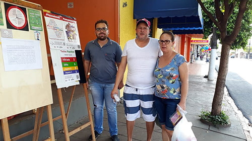 divulgação - Os pedestres que passaram pelo local receberam os kits e orientações divulgação - Os pedestres que passaram pelo local receberam os kits e orientações
