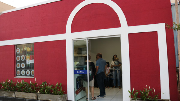 A Roma Massas fica localizada na Avenida Glória, 136, em Assis A Roma Massas fica localizada na Avenida Glória, 136, em Assis