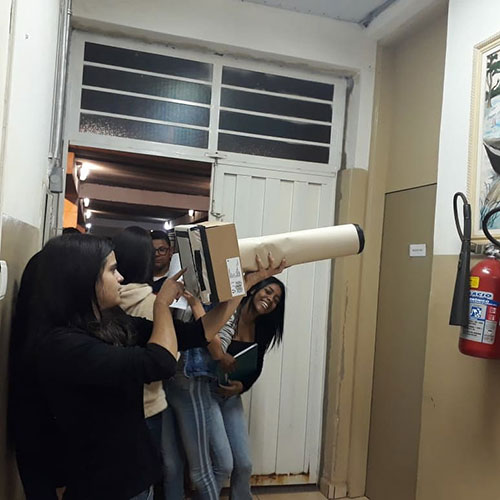 divulgação - Os alunos do 2º ano da escola José Augusto Ribeiro também construíram uma câmara escura
