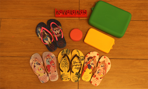 Para as meninas, lindas Havaianas Princesas, Mulher Maravilha, Unicórnio, entre outras