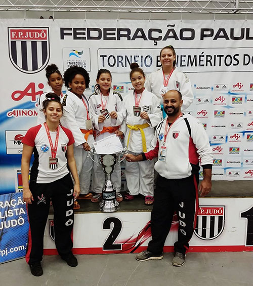 divulgação - Assis foi vice campeã na categoria sub 12 e ficou em 3º lugar na categoria sub 15