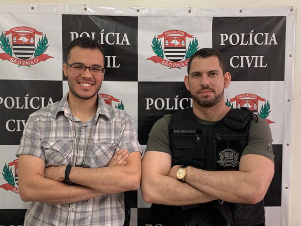 Divulgação - Investigador Alan Douglas e o delegado Gustavo Barbosa de Siqueira, que atuaram nas investigações e cumprimento dos mandados Divulgação - Investigador Alan Douglas e o delegado Gustavo Barbosa de Siqueira, que atuaram nas investigações e cumprimento dos mandados