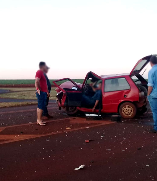 Divulgação - Segundo o B.O, o motorista do Uno interrompeu a trajetória do outro veículo ao tentar cruzar a rodovia no trevo que dá acesso à usina