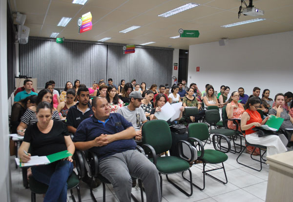 Divulgação Unimed Assis - No primeiro módulo, as futuras mamães e papais acompanharam a palestra sobre ‘Direitos da Gestante’ Divulgação Unimed Assis - No primeiro módulo, as futuras mamães e papais acompanharam a palestra sobre ‘Direitos da Gestante’