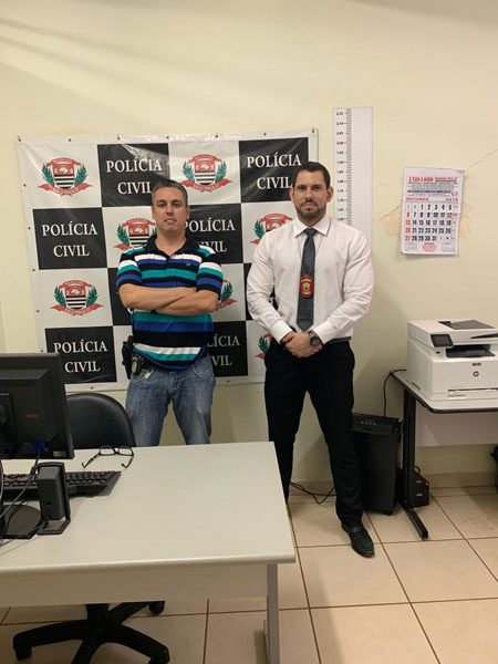 Divulgação - Chefe dos Investigadores, Jair Loureiro Junior, e o delegado titular de Cândido Mota, Gustavo Barbosa de Siqueira Divulgação - Chefe dos Investigadores, Jair Loureiro Junior, e o delegado titular de Cândido Mota, Gustavo Barbosa de Siqueira
