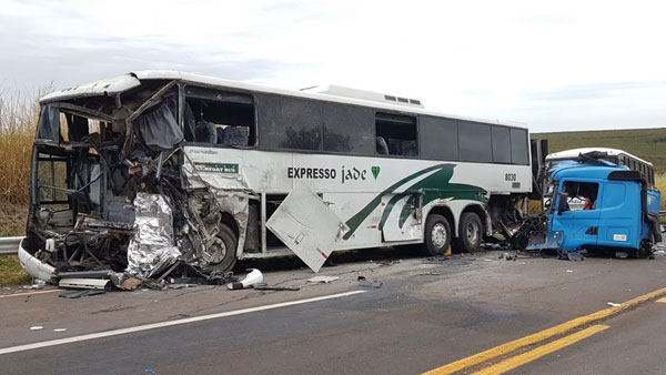 Luizinho Andretto - Acidente envolveu dois ônibus e um caminhão