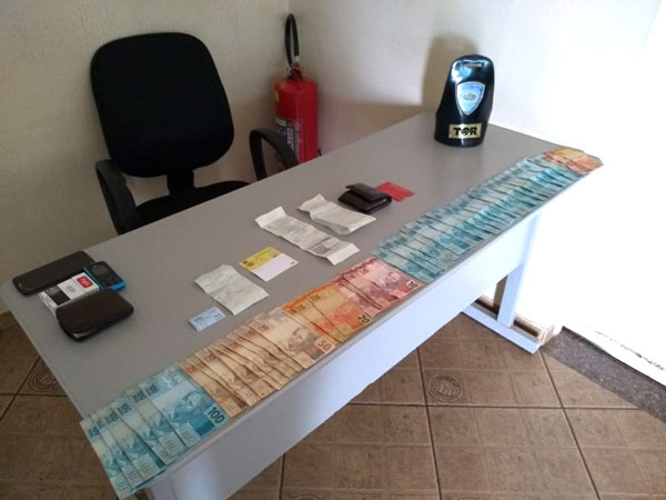 Divulgação - Dupla estava com quantia em dinheiro após saques com cartão de vítima de Botucatu