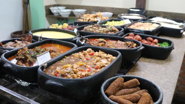O restaurante tem a tradicional comida mineira, mas também possui variedades e opções para todos os gostos O restaurante tem a tradicional comida mineira, mas também possui variedades e opções para todos os gostos