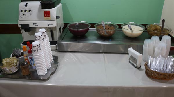 E nada melhor do que terminar sua refeição com um café e sobremesa E nada melhor do que terminar sua refeição com um café e sobremesa