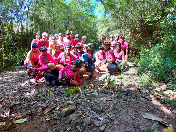 Divulgação - Pedal do Outubro Rosa reuniu grupo de quase 30 ciclistas em Assis