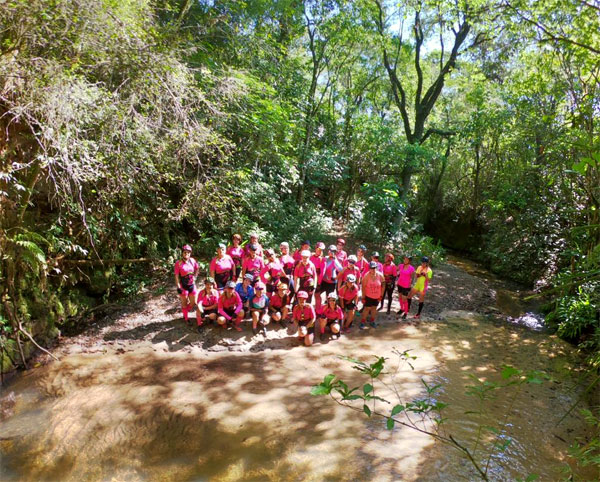 Divulgação - Ciclistas percorreram trajeto de 20 quilômetros e foram até a Cachoeira da Aranha