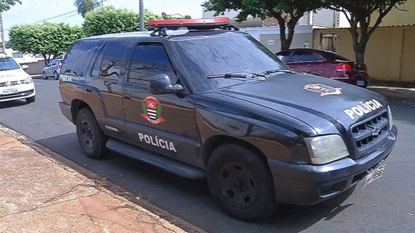 Divulgação G1 - Viatura da polícia utilizada para escoltar caminhão com droga