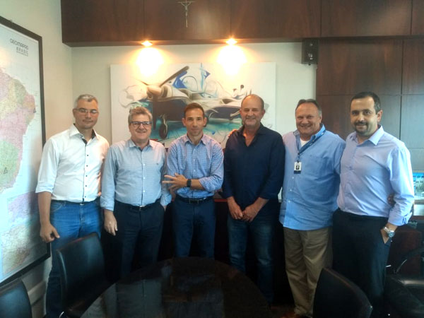 Divulgação - Autoridades de Assis juntamente com presidente e vice-presidente da Two Flex, Rui Thomaz de Aquino e Anderson Marchi Davo Divulgação - Autoridades de Assis juntamente com presidente e vice-presidente da Two Flex, Rui Thomaz de Aquino e Anderson Marchi Davo