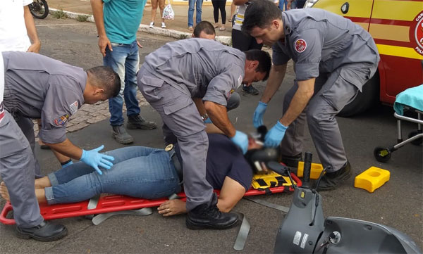 AssisCity - Equipe de Resgate do Corpo de Bombeiros atendeu a vítima após acidente