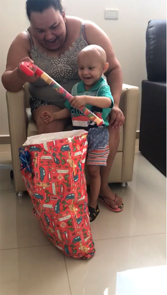Cedida pela família - Enzo com a mãe Renata Cordeiro da Silva Cedida pela família - Enzo com a mãe Renata Cordeiro da Silva