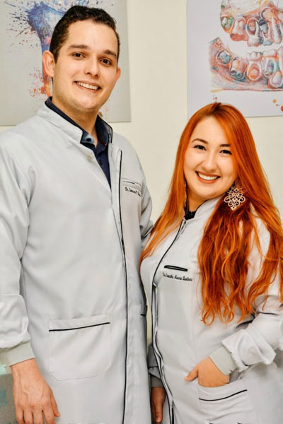 Divulgação - Dr. Emerson da C. Queiroz e a Dra. Samantha Moura Queiroz Divulgação - Dr. Emerson da C. Queiroz e a Dra. Samantha Moura Queiroz