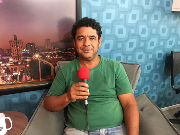 AssisCity - Produtor Júlio Rosa nos estúdios da TV AssisCity