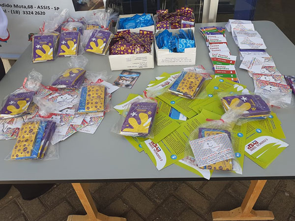 divulgação - Kits com material educativo e preservativos foram entregues aos participantes divulgação - Kits com material educativo e preservativos foram entregues aos participantes