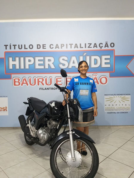 Divulgação - Elizabete Aparecida dos Santos mora no bairro Inocoop e ganhou uma moto 0 quilômetro Divulgação - Elizabete Aparecida dos Santos mora no bairro Inocoop e ganhou uma moto 0 quilômetro