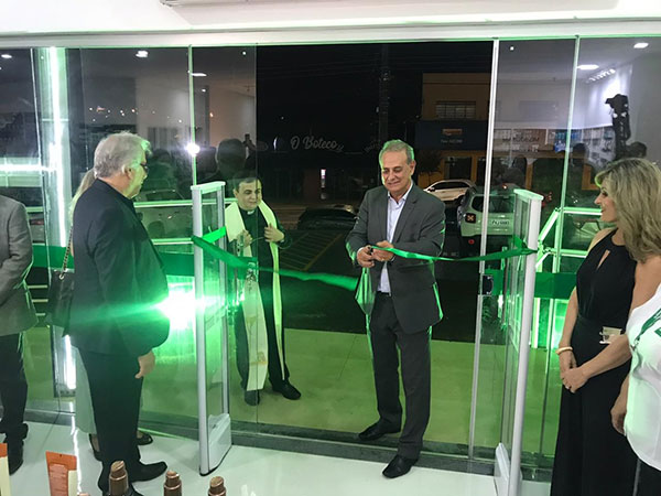 Divulgação - Dr. Eliseu Boutros, presidente da Unimed Assis, durante inauguração da nova farmácia