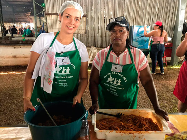 Divulgação - Cerca de 25 toneladas de comida foram preparadas para alimentar a população Divulgação - Cerca de 25 toneladas de comida foram preparadas para alimentar a população