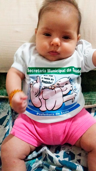 Divulgação - Luiza de Oliveira Belloti, hoje com 3 meses, fez o Teste do Pezinho quando nasceu e ganhou uma camiseta e uma bolsa