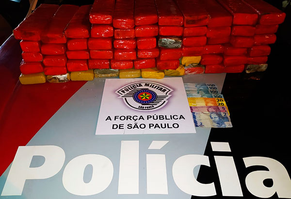 Divulgação - Maconha e dinheiro apreendidos durante ocorrência em Assis