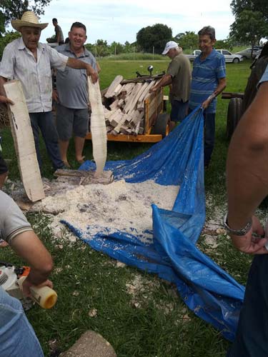 Arquivo - Preparação inclui o corte do jaracatiá, ingrediente principal de um dos doces que serão servidos