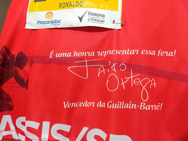 Divulgação - Ronaldo homenageou o amigo Jairo Ortega, que vem lutando e vencendo batalhas após ser diagnosticado com a Síndrome de Guillain-Barré Divulgação - Ronaldo homenageou o amigo Jairo Ortega, que vem lutando e vencendo batalhas após ser diagnosticado com a Síndrome de Guillain-Barré